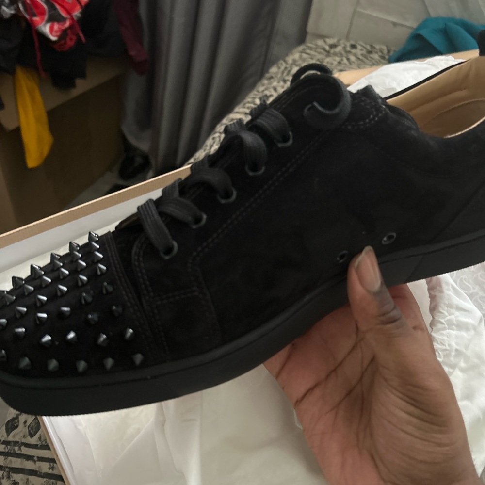 Louis Vuitton Black and Red Sneakers with Striking Two-Tone Design - Picture 2 of 7